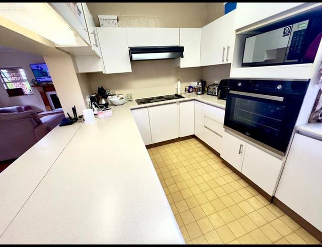 3 BEDROOM HOUSE FOR SALE IN CLARENDON